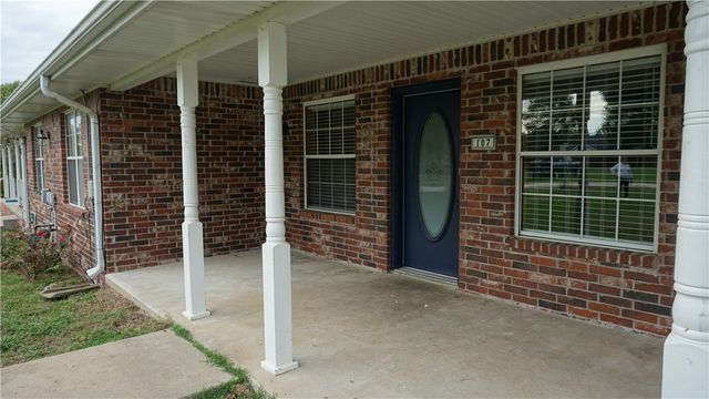 107 N Elm Springs Road, Springdale, AR 72762