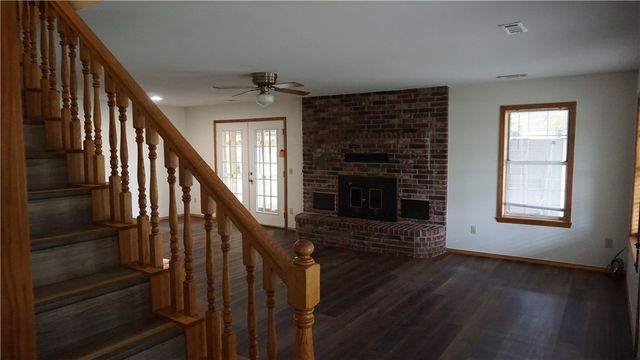 107 N Elm Springs Road, Springdale, AR 72762