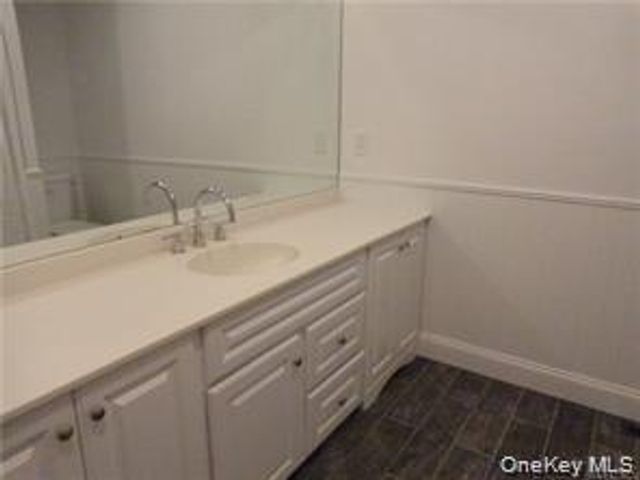 11 Hudson Pt Lane, Ossining, NY 10562