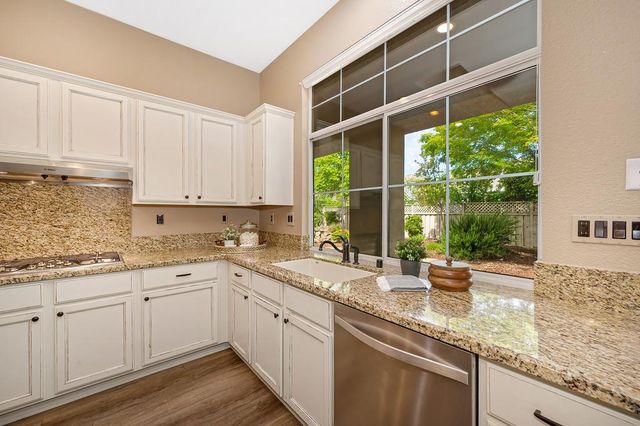 808 Dragonfly Ct, Roseville, CA 95747