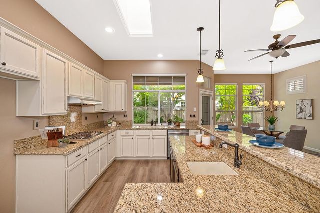 808 Dragonfly Ct, Roseville, CA 95747