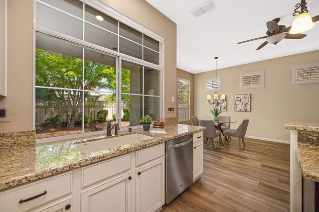 808 Dragonfly Ct, Roseville, CA 95747