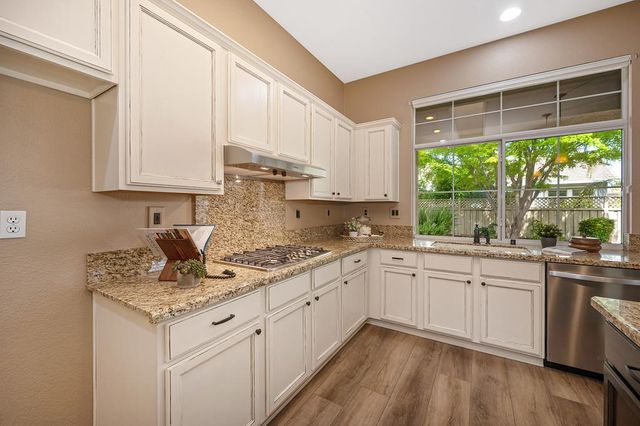 808 Dragonfly Ct, Roseville, CA 95747