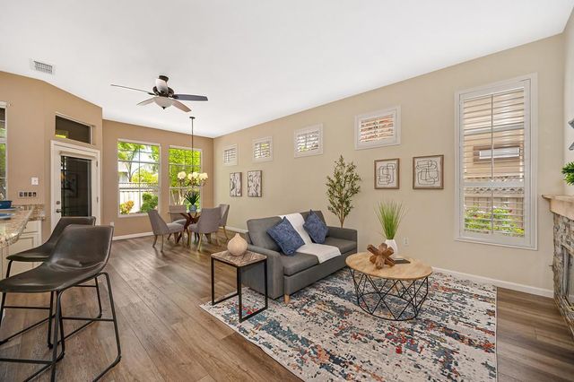 808 Dragonfly Ct, Roseville, CA 95747