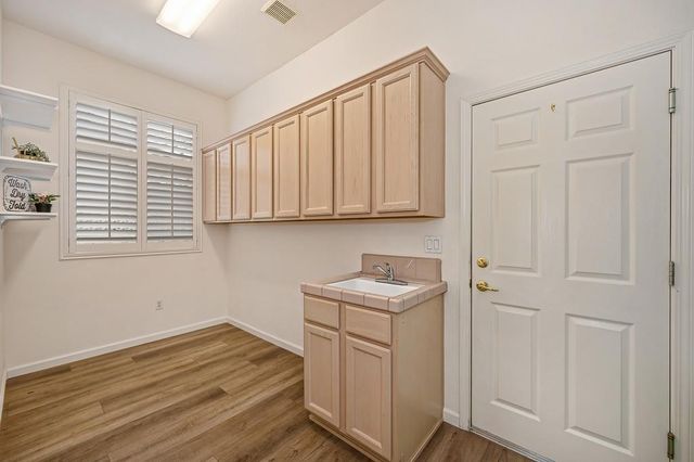 808 Dragonfly Ct, Roseville, CA 95747