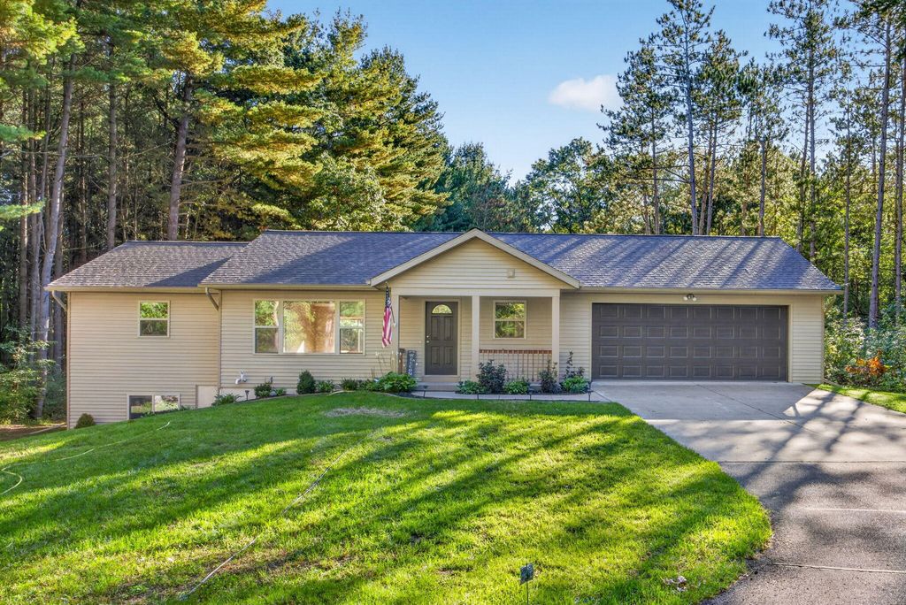 10807 Crawford Lake Trail, Cedar Springs, MI 49319