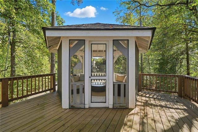 1050 Lakemont Trace, Roswell, GA 30075