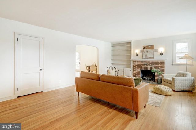 2333 LOUCKS RD, York, PA 17408