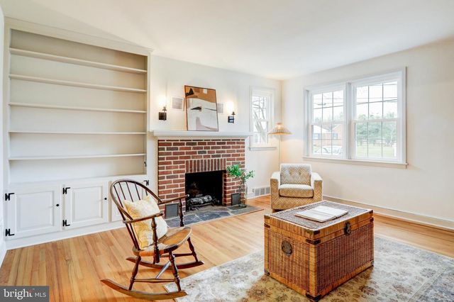 2333 LOUCKS RD, York, PA 17408