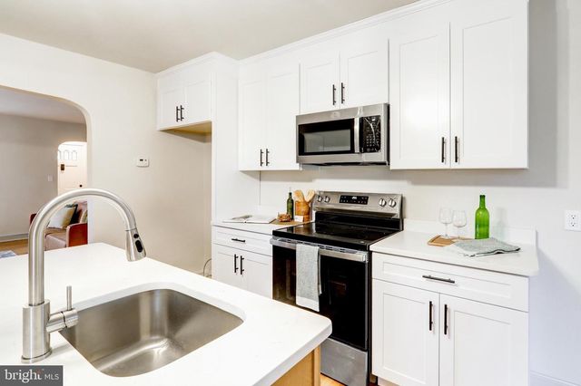 2333 LOUCKS RD, York, PA 17408