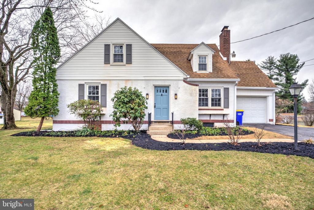 2333 LOUCKS RD, York, PA 17408