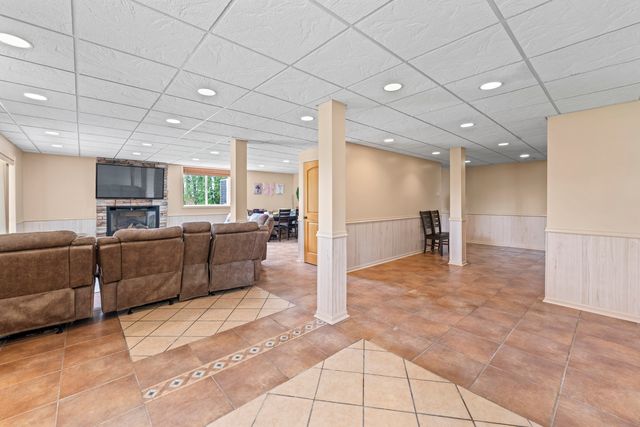 16035 W Red Cloud Drive, Lockport, IL 60441