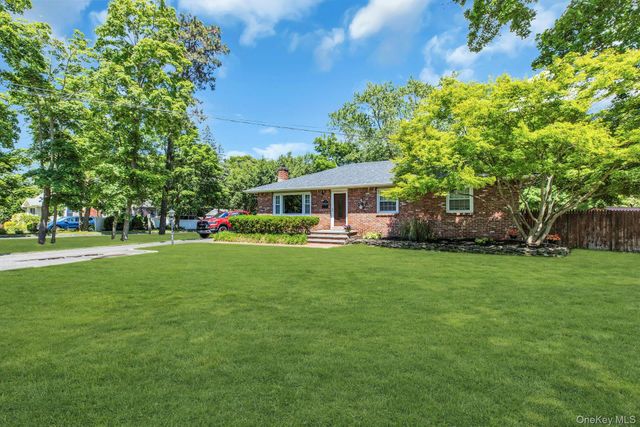 8 Eatondale Avenue, Blue Point, NY 11715