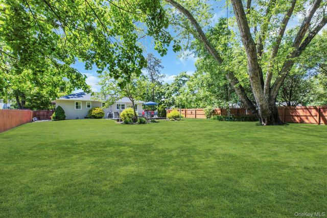 8 Eatondale Avenue, Blue Point, NY 11715