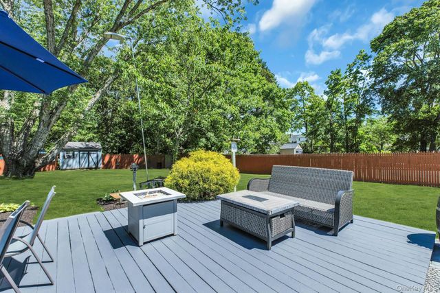 8 Eatondale Avenue, Blue Point, NY 11715