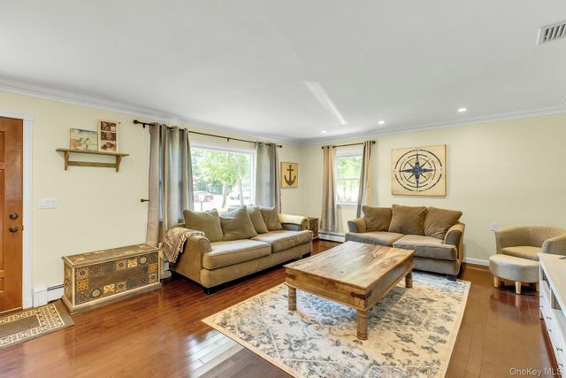 8 Eatondale Avenue, Blue Point, NY 11715