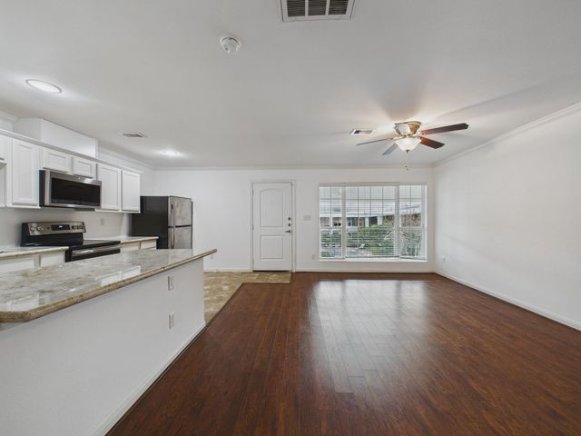 5333 Richmond Avenue 20, Houston, TX 77056