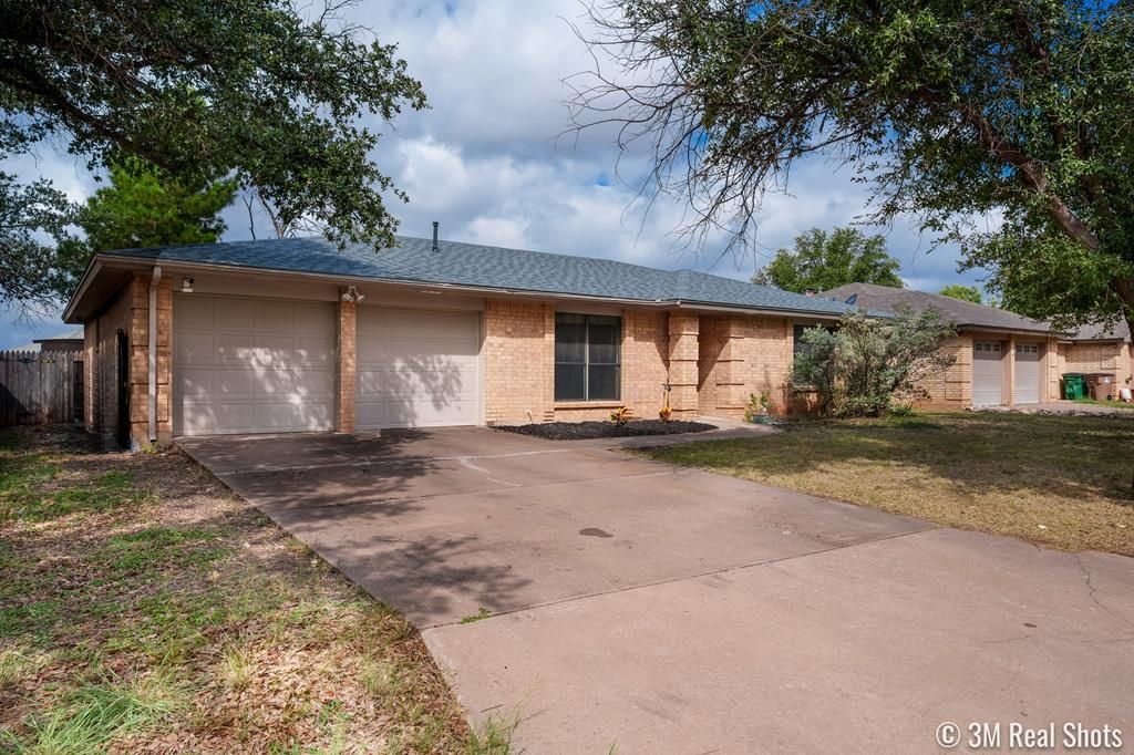 Image 1 of property listing at 3633 Clare Dr, San Angelo, TX 76904