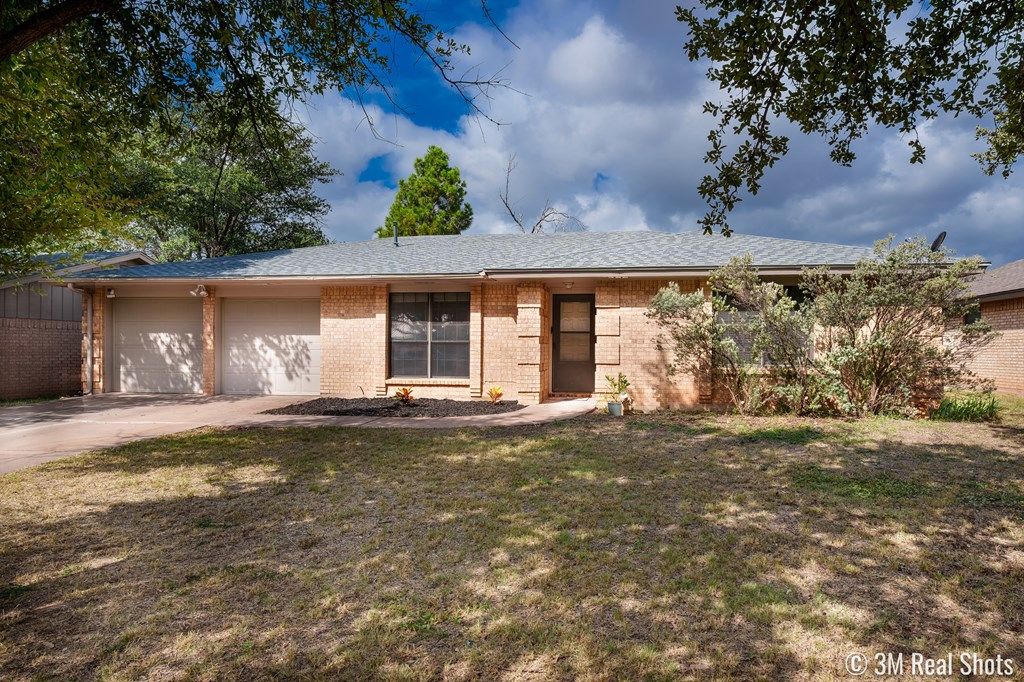 Image 2 of property listing at 3633 Clare Dr, San Angelo, TX 76904