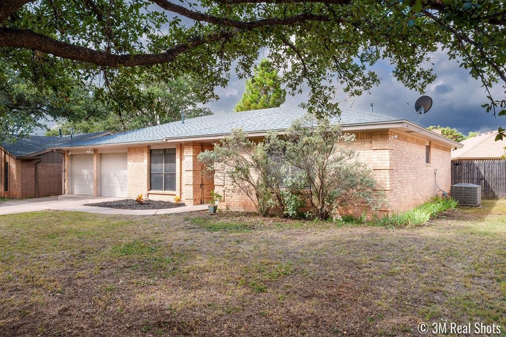 Image 3 of property listing at 3633 Clare Dr, San Angelo, TX 76904