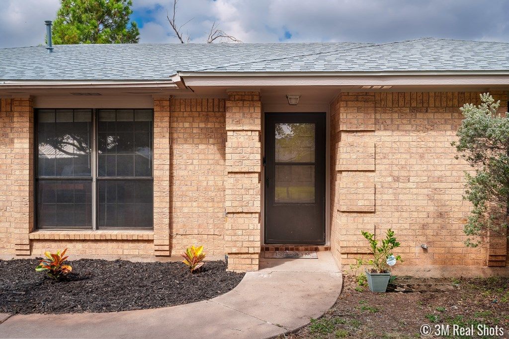 Image 5 of property listing at 3633 Clare Dr, San Angelo, TX 76904