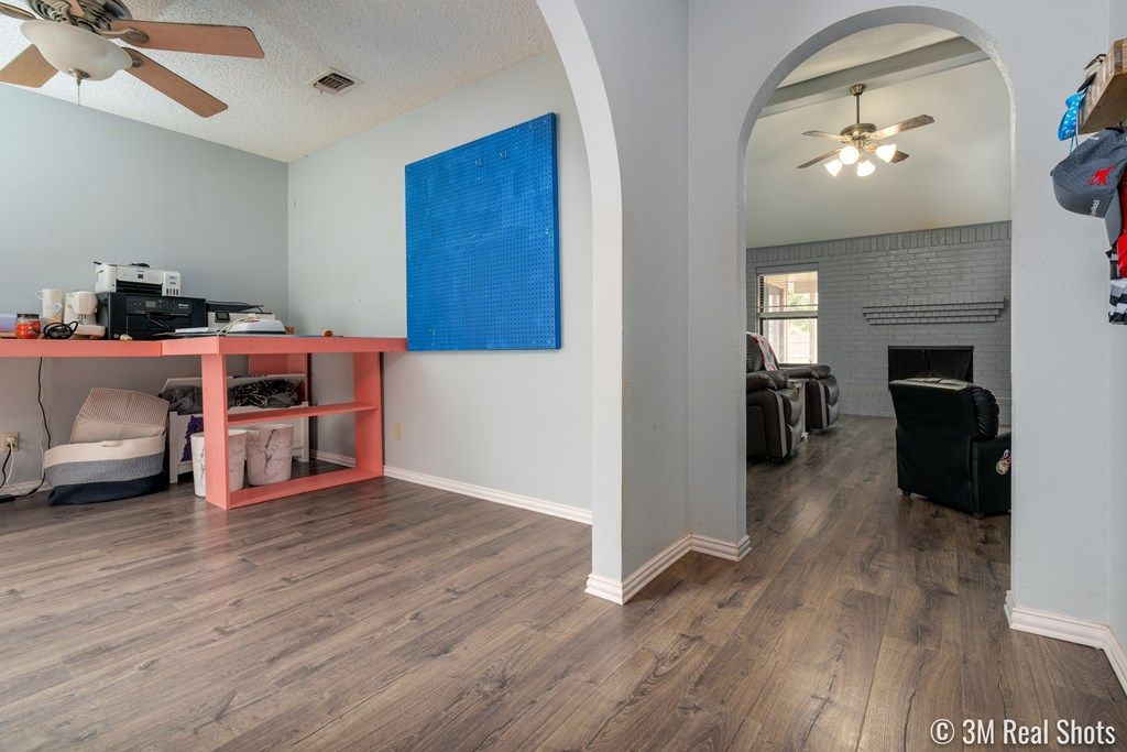 Image 6 of property listing at 3633 Clare Dr, San Angelo, TX 76904