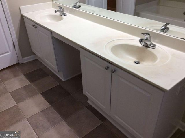 1087 Glen Chase Drive, Lawrenceville, GA 30044