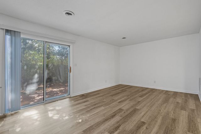 4505 N Kings Hwy Apt D11, Myrtle Beach, SC 29577