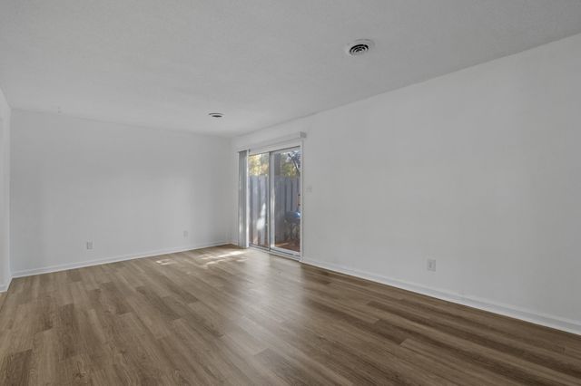 4505 N Kings Hwy Apt D11, Myrtle Beach, SC 29577