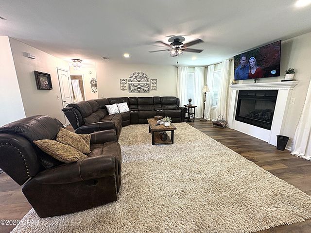 4667 River Drive, Marianna, FL 32446