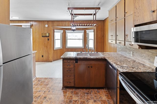 510 E Inez, Beeville, TX 78102