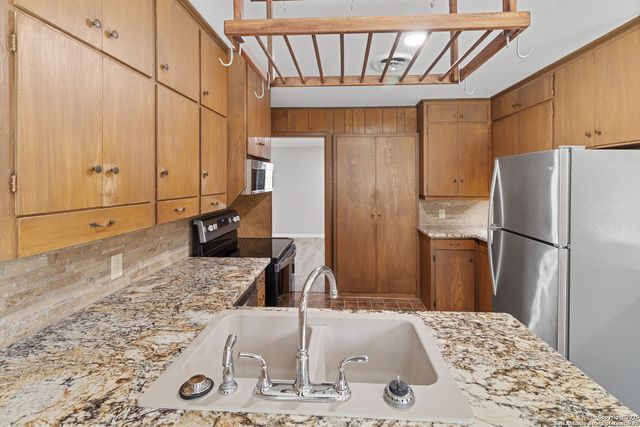 510 E Inez, Beeville, TX 78102