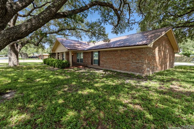 510 E Inez, Beeville, TX 78102