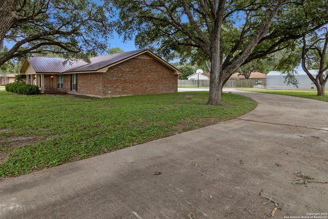 510 E Inez, Beeville, TX 78102