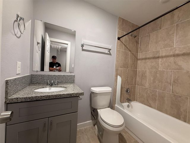 6610 Haight Street A, Houston, TX 77028