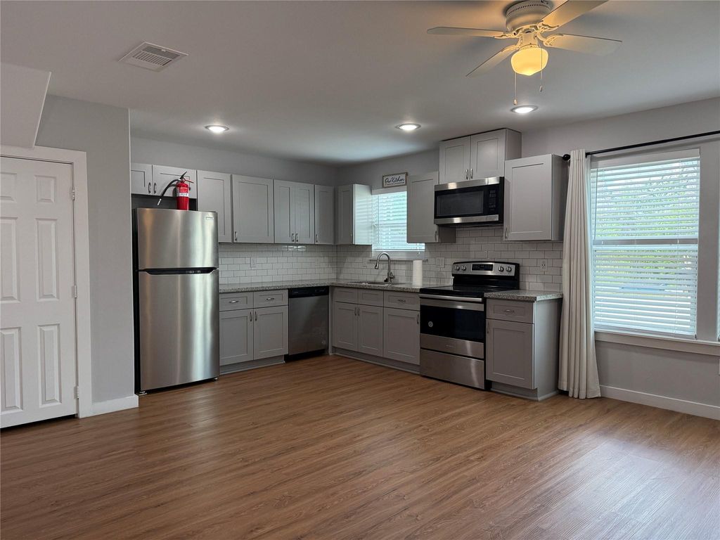 6610 Haight Street A, Houston, TX 77028