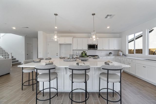 1046 Springtime Avenue, Clovis, CA 93619