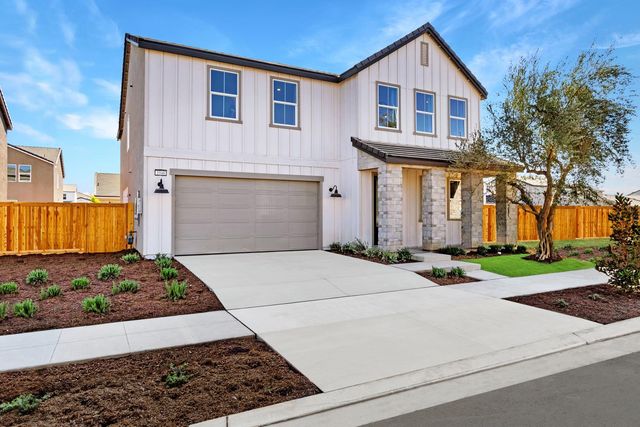 1046 Springtime Avenue, Clovis, CA 93619