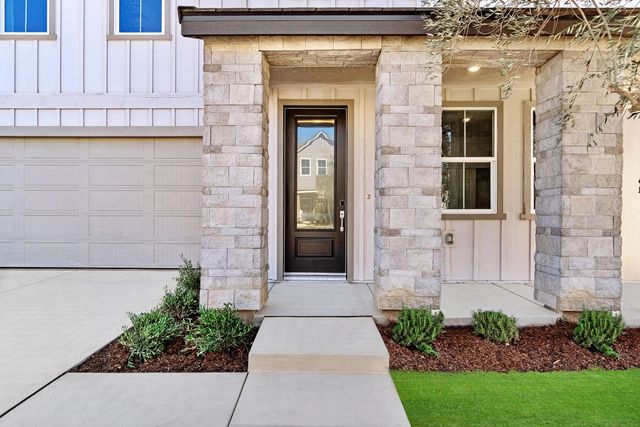 1046 Springtime Avenue, Clovis, CA 93619
