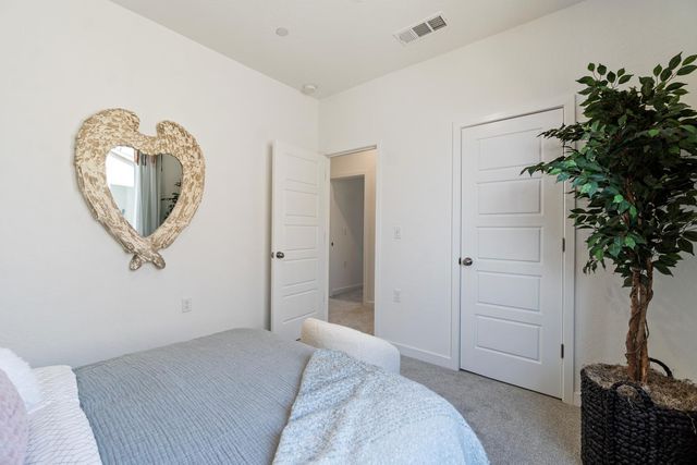 1046 Springtime Avenue, Clovis, CA 93619