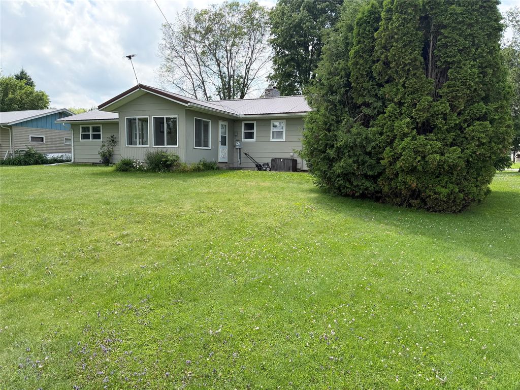 Image 4 of property listing at 706 Eastwood Street, Withee, WI 54498