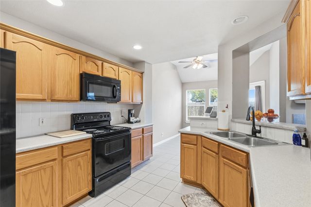 201 Cassandra DR, Hutto, TX 78634