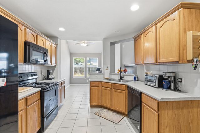 201 Cassandra DR, Hutto, TX 78634