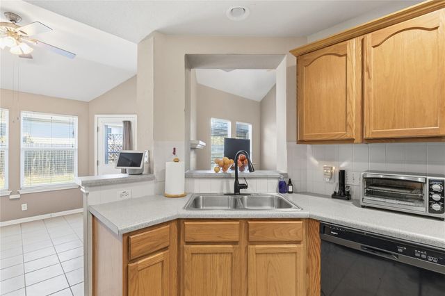 201 Cassandra DR, Hutto, TX 78634