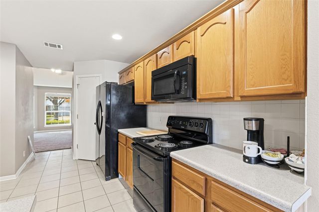 201 Cassandra DR, Hutto, TX 78634