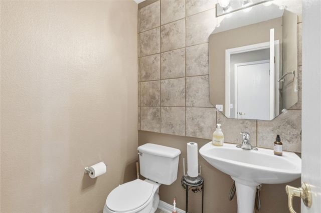 201 Cassandra DR, Hutto, TX 78634