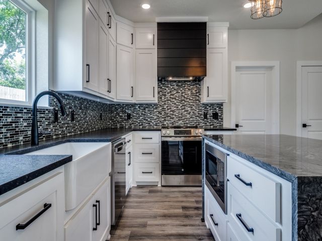 204 W Collins, Decatur, TX 76234