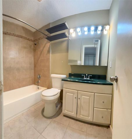 17331 Red Oak Drive 26, Houston, TX 77090