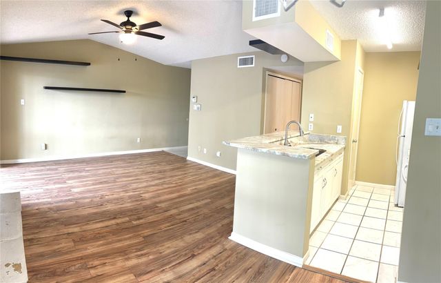 17331 Red Oak Drive 26, Houston, TX 77090