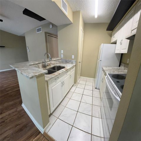 17331 Red Oak Drive 26, Houston, TX 77090